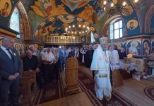 Foto. Sărbătoare la Șoarș. IPS Laurențiu a sfințit pictura bisericii. Lăcașul de cult a fost pictat de fostul paroh și de preotul de la Viscri