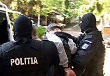 Trei minori au tâlhărit un tânăr pe care l-au amenințat cu o armă. Infractorii au fost identificați și arestați