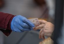 OFICIAL: Guvernul crește impozitul pe dividende de la 5% la 8% începând de anul viitor. Cresc accizele la alcool și tutun, cresc impozitele la jocurile de noroc, TVA pentru băuturile cu zahăr crește la 19%