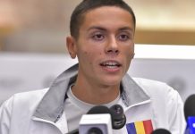 Lecția predată de David Popovici chiar pe aeroport. Campionul mondial, primit ca un erou