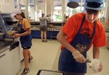 Statul acordă stimulente pentru angajarea elevilor şi studenţilor pe perioada vacanţei de vară. Cine poate beneficia