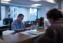 Numărul de bugetari continuă să crească la cel mai mare nivel din ultimii 12 ani. Guvernul a anunțat că îngheață angajările, dar continuă să recruteze pe bandă rulantă