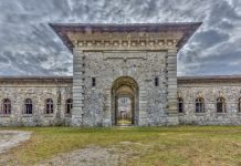 Închisoarea Doftana a fost cumpărată și va fi transformată în hotel. Investiția va fi de 25 de milioane de euro