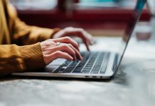 Ce joburi poți avea fără diplomă de bacalaureat în România, în 2022 și câți bani poți câștiga pe lună