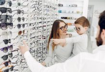 Propunere: Elevii din învățământul primar vor primi anual vouchere pentru ochelari de vedere