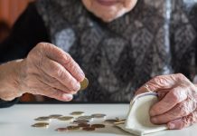 Guvernul va aproba joi ajutorul de 700 de lei pentru pensionarii cu venituri sub 2.000 de lei. Când vor primi banii
