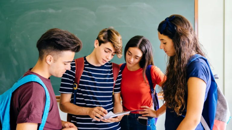 Rezultatele de la Evaluarea Națională vor fi publicate joi până la ora 14:00 / Cum se poate depune contestație și model de cerere
