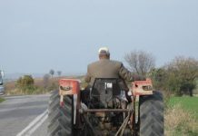 Beat criță cu tractorul prin Recea. Bărbatul de 41 de ani are dosar penal