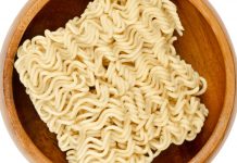 Un bărbat a divorțat pentru că soția i-a gătit tăiței instant zilnic, la mic-dejun, prânz și cină