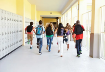 Azi e ultima zi de școală, care încheie un an școlar ce are printre cele mai puține zile de școală din UE. Începe vacanța de vară