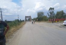 Podul de peste Olt, de la Voila, a fost din nou blocat, dar lucrările nu au început