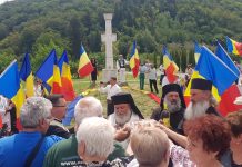 Galerie foto și Video. Parastasul de la Cruce. Luptătorii anticomuniști din Țara Făgărașului, comemorați la monumentul de la Mănăstirea Brâncoveanu