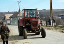 Utilajele abandonate pe stradă, adevărate pericole publice. Primăria Părău cere ajutorul Poliției. O fetiță din Ohaba a murit din cauza unui astfel de utilaj