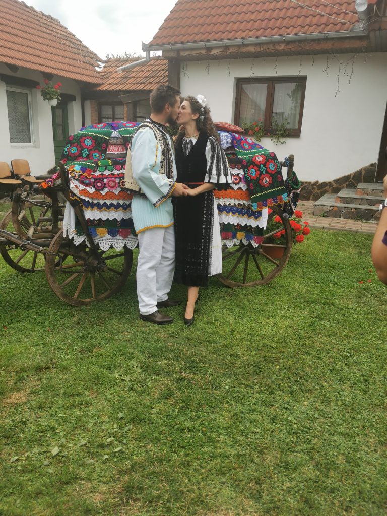 Galerie foto. Dragobete, sărbătoarea iubirii. Portul național este simbolul sărbătorii la români