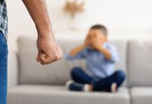 Un bărbat din Făgăraș și-a luat la bătaie soția și fiul. Victimele soțului violent au ajuns la spital