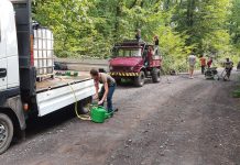 Foto. Drumul care leagă satele de dincolo de Olt de DN 1, reparat cu studenți francezi. Acțiunea Francezului din Cobor