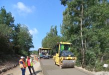 Se lucrează la consolidarea DJ 104 J, Calbor-Făgăraș. ,,Drumul a fost afectat de alunecări de teren“ a spus Claudiu Motrescu, primarul comunei Beclean