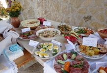 Foto. Brunch în Veneția Făgărașului: tradiții, port popular, muzică arhaică și preparate culinare specifice satului