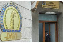 DNA trimite în judecată doi ofițeri de poliție din Brașov. Unul dintre ei este bănuit că i-a divulgat unui suspect că va fi supravegheat și că i se va percheziționa domiciliul