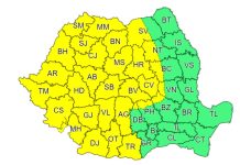 Atenționare Cod Galben de furtuni și ploi torențiale în jumătate din țară, până miercuri seara