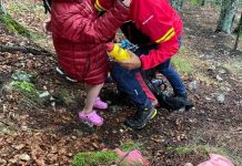 Copii duși în papuci pe munte, surprinși de codul portocaliu de ploi și vijelii. Ei au fost salvați de salvamontiști