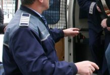 Un bărbat din Făgăraș a rămas fără 10.000 euro și telefonul mobil după o partidă de sex. Autorii, un bărbat din Victoria și o femeie din Făgăraș, au fost arestați