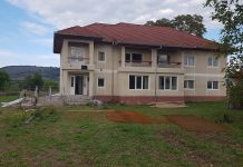 Azilul de bătrâni, ,,fata morgana“ de la Veneția de Sus. 150.000 euro aruncați pe apa Sâmbetei. ,,Camarazii“ igienizează clădirea