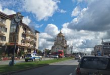 Femeie accidentată în centrul Făgărașului. Șoferii critică amplasarea trecerii de pietoni la ieșirea din sensul giratoriu de pe bulevard