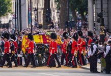 Foto. Ultima călătorie a Reginei Elisabeta a II-a. Sicriul cu trupul suveranei, depus la Palatul Westminster