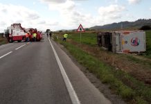 TIR răsturnat pe DN1, la intrarea în Viștea de Jos