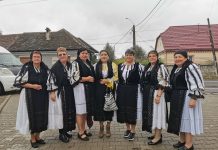Foto și Video. Ziua Recoltei la Ucea: producători locali, spectacol folcloric și preparate culinare locale