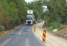 Se asfaltează drumul Calbor-Făgăraș, DJ 104 J. Lucrările sunt realizate de Strabag SRL, firma desemnată prin licitație de CJ Brașov