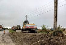 Se asfaltează DC 69A, pe Valea Sebeșului. ,,Investiția este de 5 milioane de lei“ spune primarul comunei Hârseni, Daniel Dâmboiu
