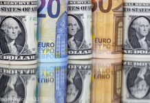 Moneda euro a coborât luni sub 0,99 dolari