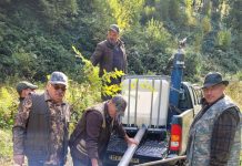 Foto. Râurile de munte din zona Făgăraș, repopulate cu păstrăv. AVPS Făgăraș a deversat 30 kg de puiet monitorfg