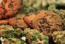 Canabis sub formă de acadele și prăjituri, comercializat online. Afaceristul a fost condamnat la 3 ani cu suspendare