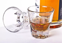 Cu cât ar urma să se scumpească băuturile spirtoase de la 1 ianuarie: de la pălincă, la whiskey și rom