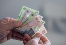 Prețurile cresc, salariile scad: Câştigul salarial mediu net a ajuns în august la 3933 lei/ Cu 42 de lei mai puțin decât în luna precedentă