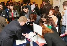 Bursa locurilor de muncă pentru absolvenții din județul Brașov. Sunt puse la bătaie aproape 1000 locuri de muncă