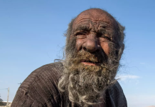 „Cel mai murdar om din lume” a murit la 94 de ani, la câteva luni după prima baie