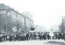 35 de ani de la revolta anti-comunistă din Brașov/ O grevă spontană a 400 de angajați de la Uzina de Autocamioane ”Steagul Roşu” prevestea căderea comunismului în România
