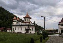 Sărbătoare la Mănăstirea Berivoi cu hramul ,,Sfântul Apostol Andrei, cel dintâi chemat”