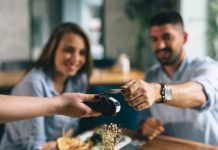 Bacșișul ar putea fi impozitat cu 10%. Proiectul de lege urmează să fie dezbătut de către deputați