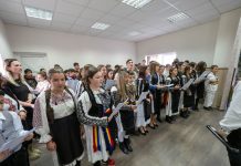 Foto și Video. Nașterea Domnului sărbătorită la Școala Gimnazială Recea. Spectacol susținut de elevii din comună la căminul cultural