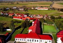 O bibliotecă școlară se organizează, în această perioadă, la școala din Comăna de Jos. Dacă ai cărți, poți dona și tu pentru elevii din această comună