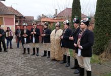 Foto și Video. Ceata de feciori din Mândra a început colinda