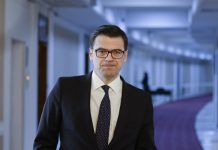 Fostul şef al DIICOT, Codruţ Olaru, se pensionează la 49 de ani. Este acuzat că și-a plagiat întreaga teză de doctorat