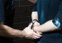 Hoț prins de polițiști după o urmărire ca-n filme. Tânărul de 23 de ani are un palmares bogat în infracțiuni