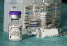 O româncă vaccinată a dat în judecată Pfizer și cere 1 milion de euro