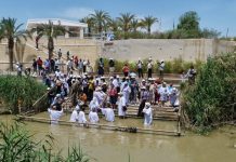 Peregrin în Ţara Sfântă. Botezul în râul Iordan